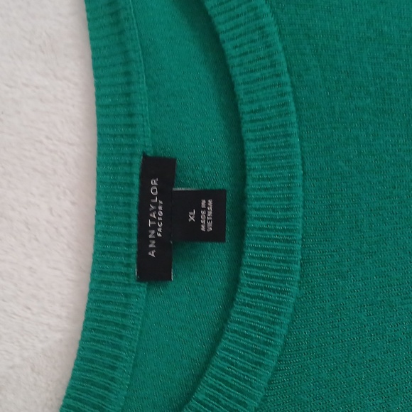 Ann Taylor Factory Emerald Knit Top Size:XL - Picture 2 of 6